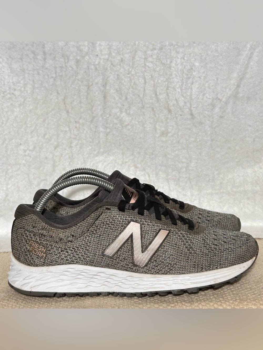 New Balance Womens Grey Fresh Foam Arishi Running Athletic Sneakers Shoes SZ 6.5